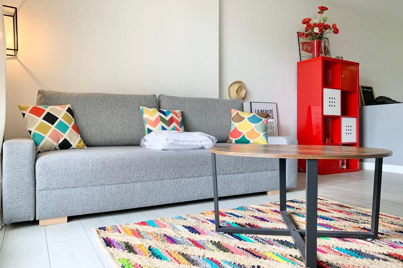 #d1 The Red One Sofa Bed Near Gem Train Station