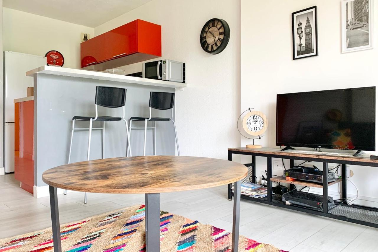 #d1 The Red One Sofa Bed Near Gem Train Station * Grenoble